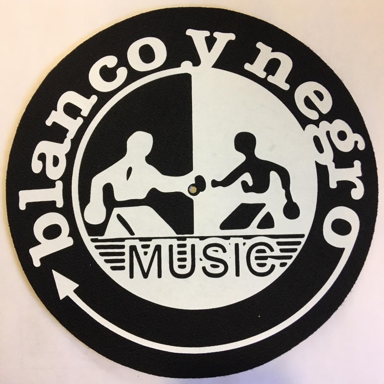 PATINADOR / SLIPMAT "BLANCO Y NEGRO MUSIC LOGO" PARA DISCOS DE VINILO 12"